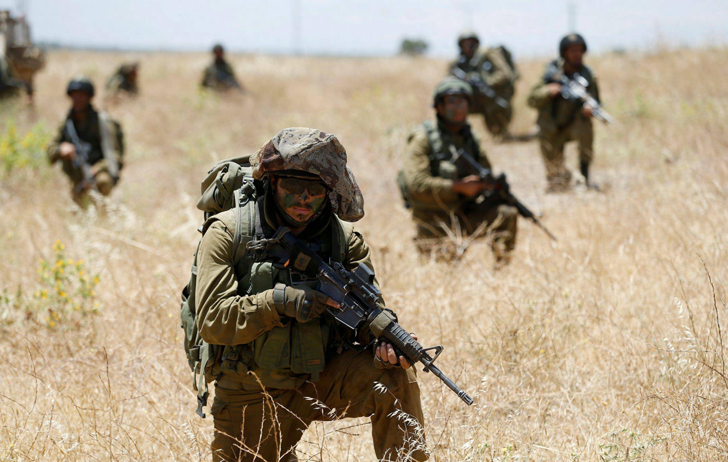 包含球场上战火重燃，球队实力均衡，比分胶着的词条