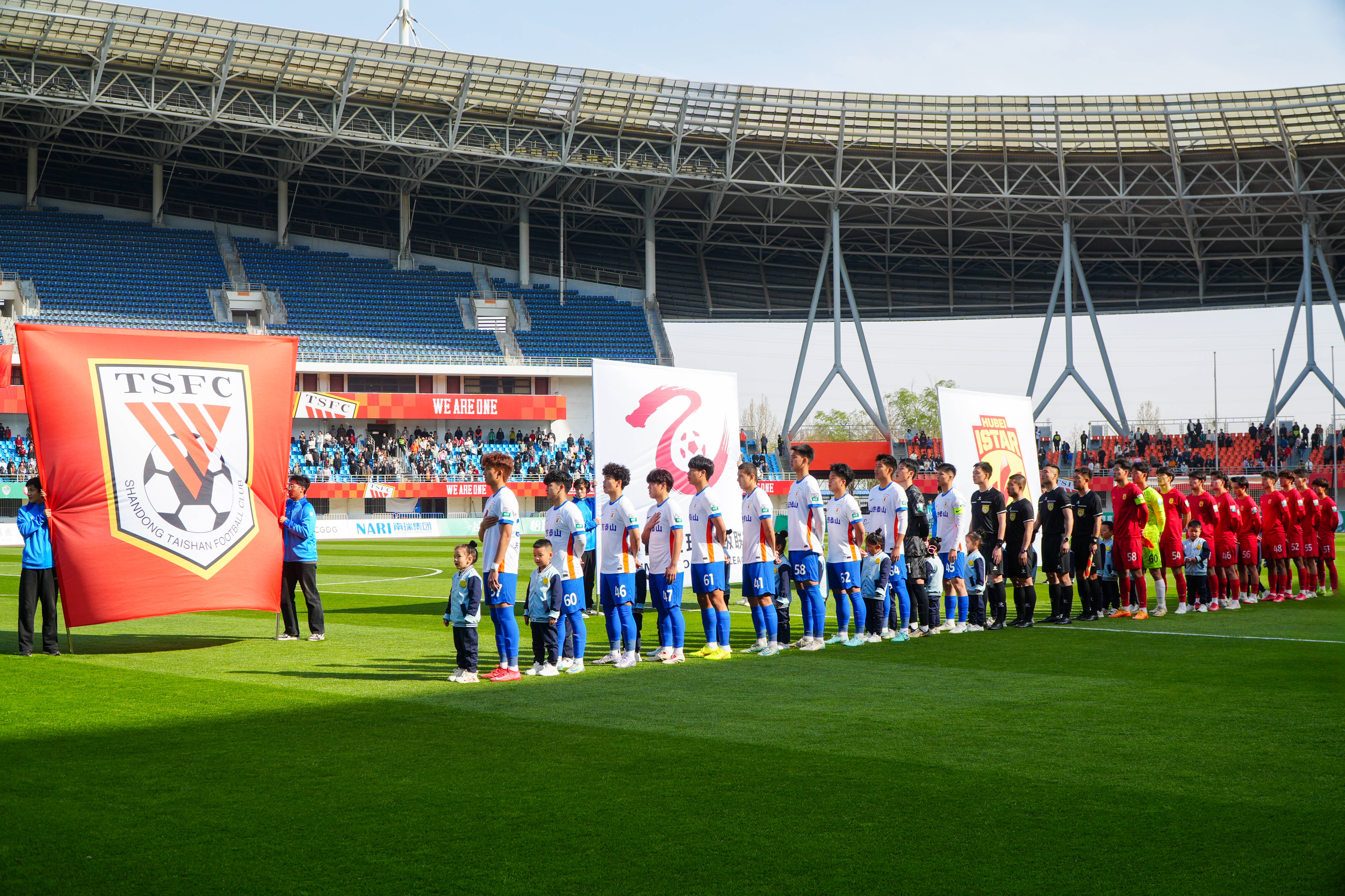 马赛前锋攻破对手球门，主场战平对手